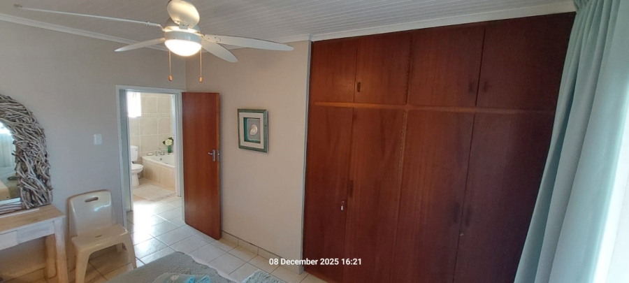 6 Bedroom Property for Sale in Wavecrest Eastern Cape